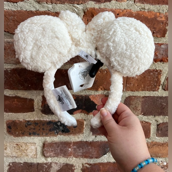 Disney Parks Sherpa Minnie Mouse Bow Ears Headband NEW - Picture 2 of 2